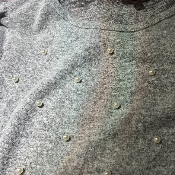 Feminine light weight gray sweater with pearl sequins. - Picture 3 of 3